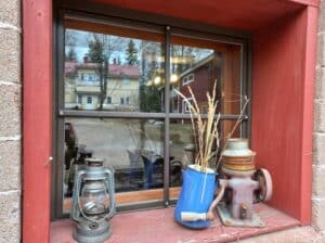 Keltainen päärakennus vuodelta 1914.