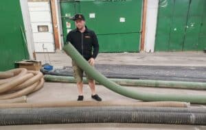 Letkuja hallin lattialla