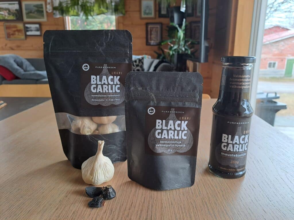Pure Garden jalostaa Black Garlic -tuoteet suomalaisesta valkosipulista.
