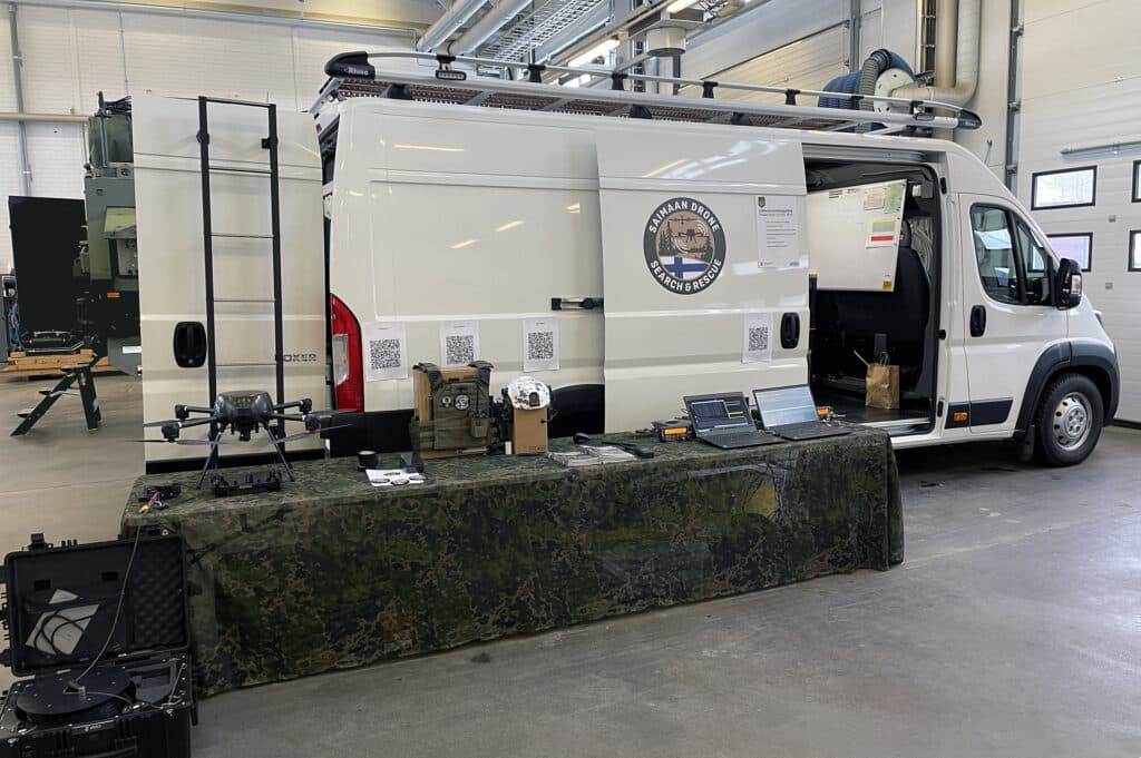 auto, ja erilaisia tavaroita