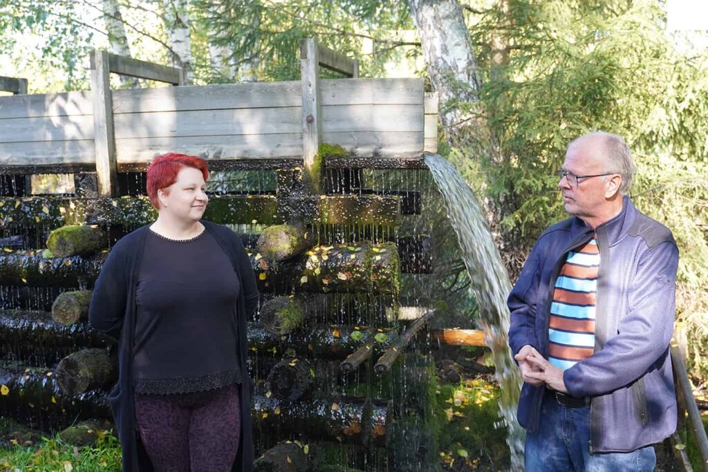 Tiia Virtanen kuvassa vasemmalla ja Jukka Tähkiö oikealla