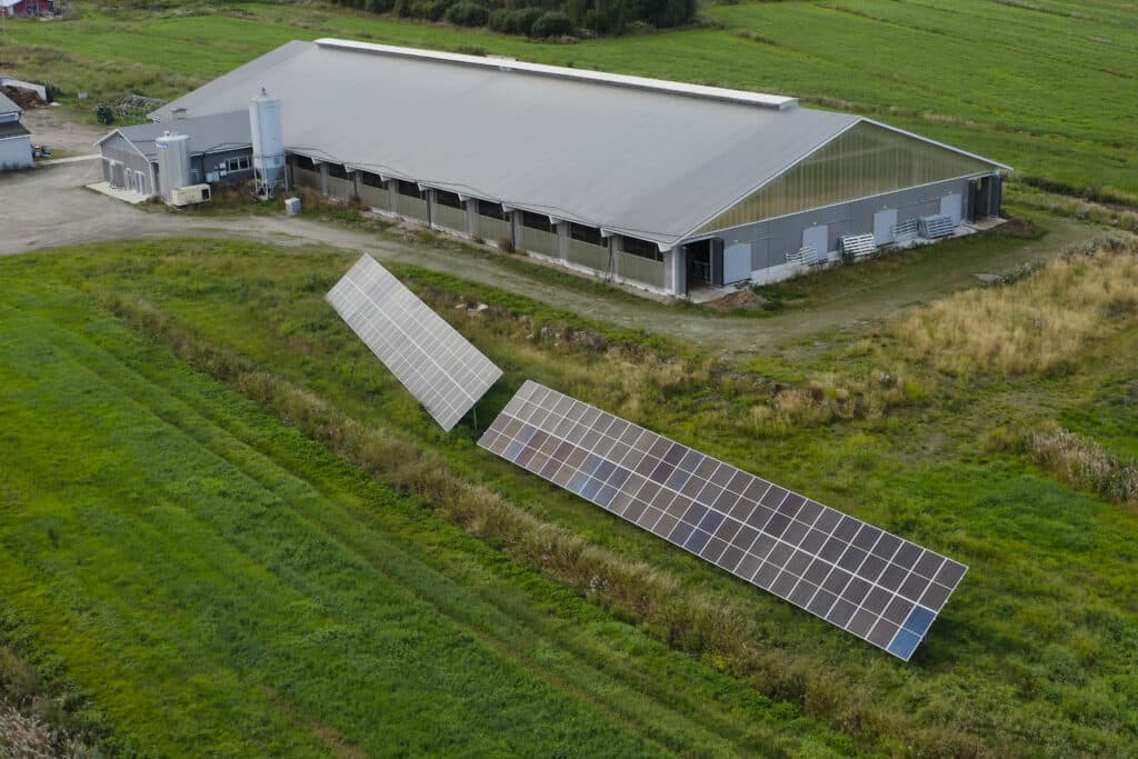 Ilmakuvaa maatilasta.