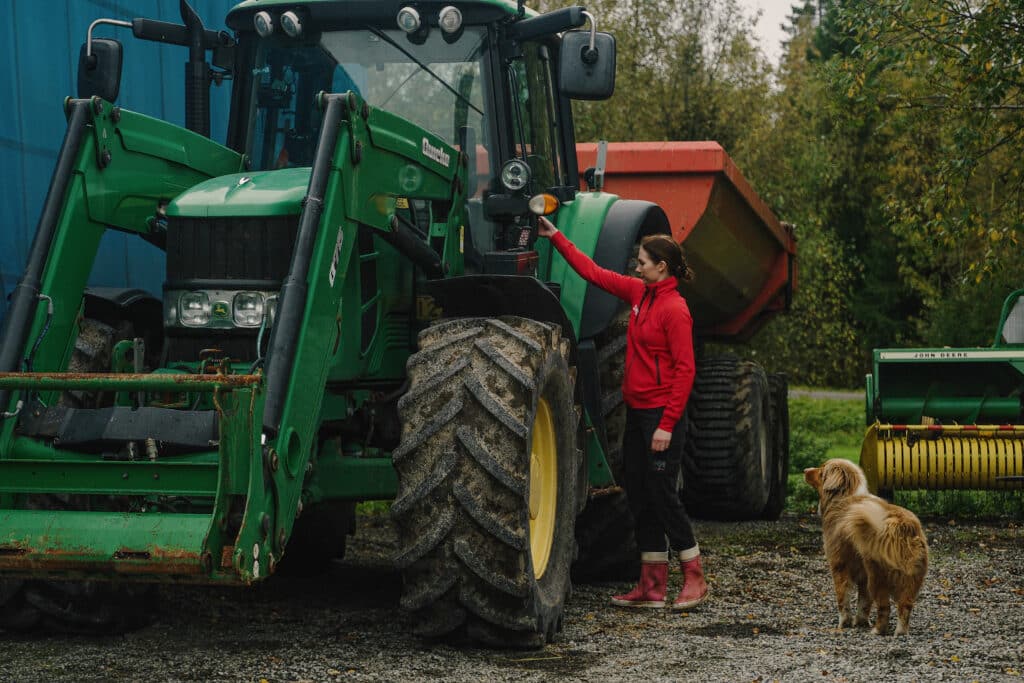 Traktori, Nea ja koira.