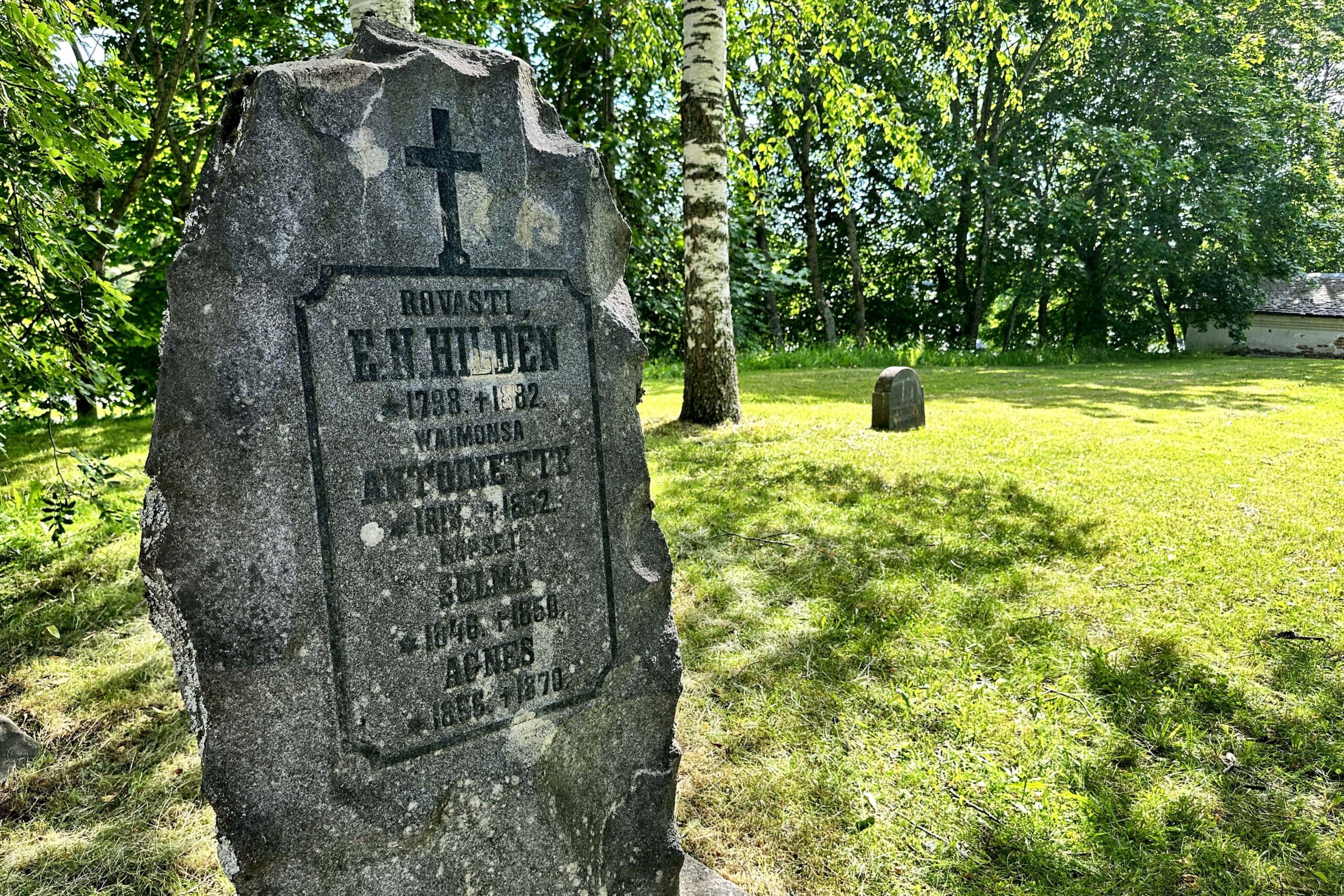 Akaan vanha hautausmaa