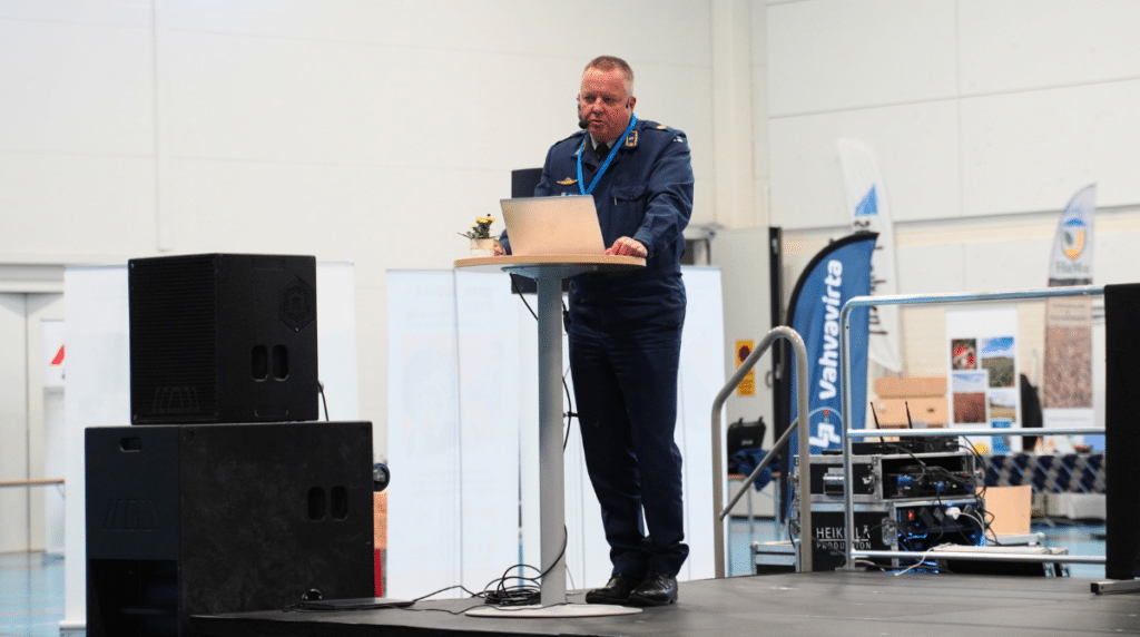 Juha-Matti Ylitalo lavalla.