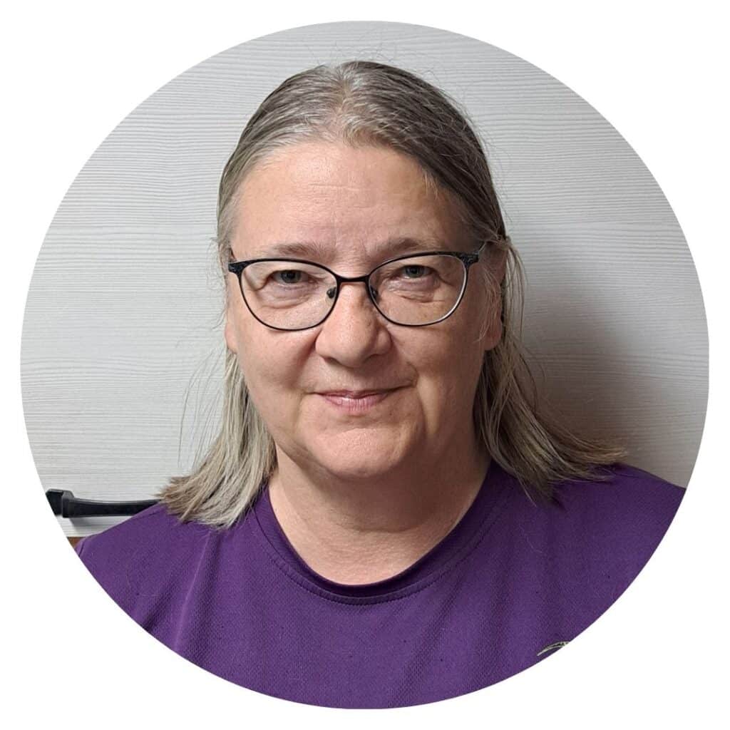 Kuvassa Sirpa Leväinen.